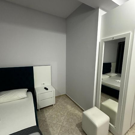 Ylli'S Apartments Sarandë 外观 照片